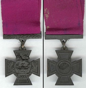 L'avers et le revers de la croix de Victoria