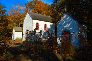 Les trois chapelles au sommet du Calvaire de la colline d'Oka
