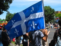 Drapeau du Québec porté par un citoyen, 2007